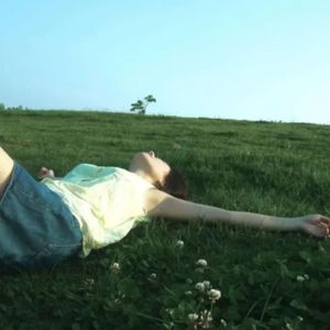 娇小自由者西元孩儿
